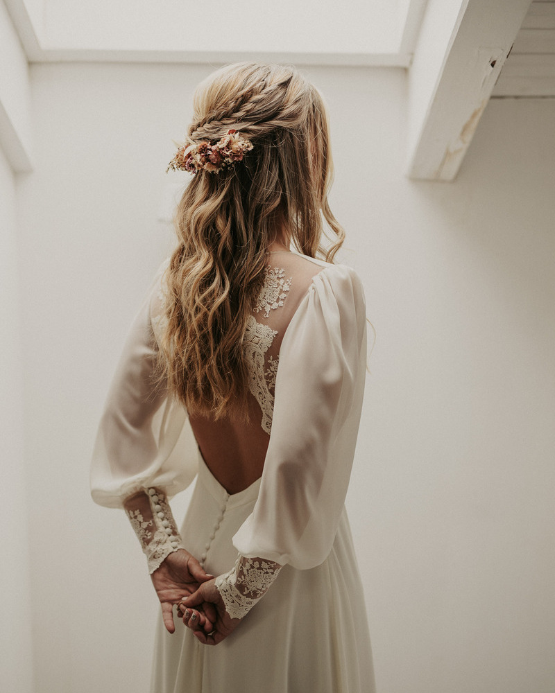 Corona de novia con flores preservadas