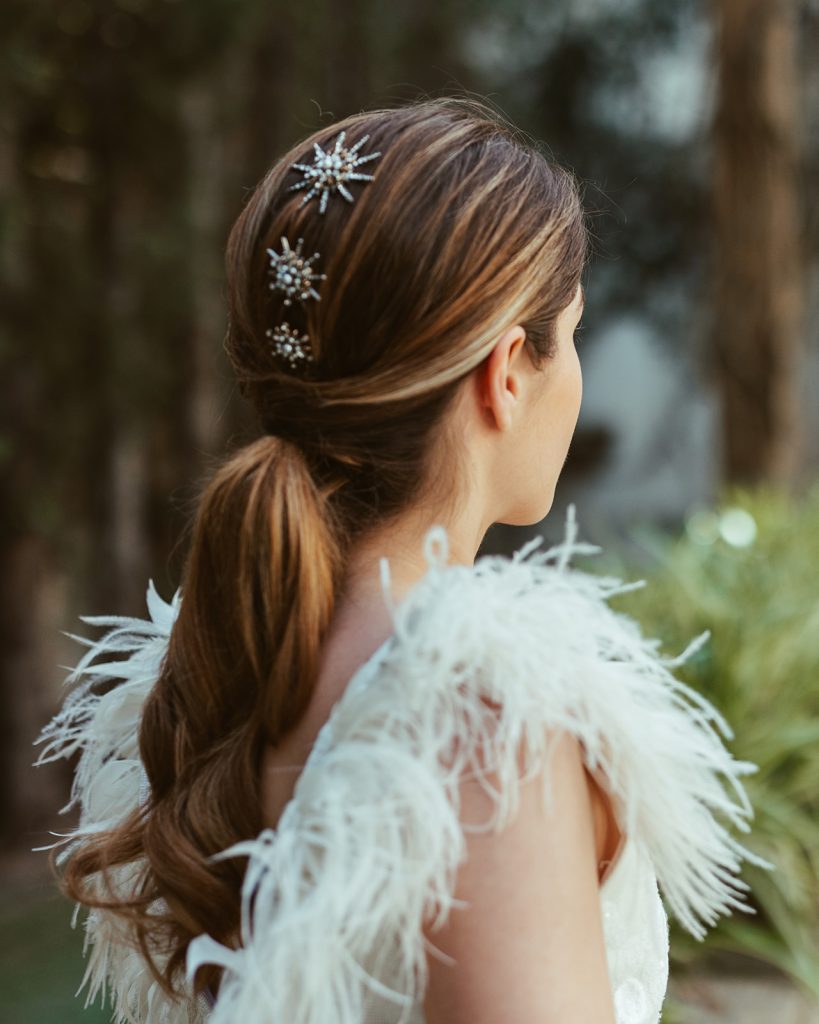 Tocado novia horquillas estrellas coleta baja