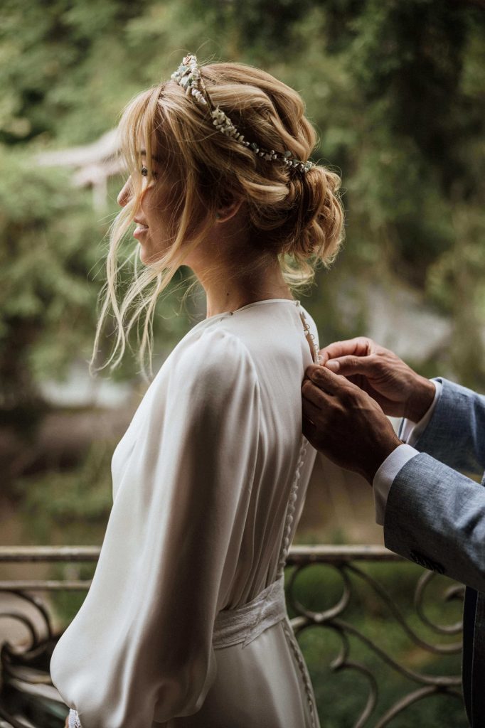 Tocado novia con moño y corona entera