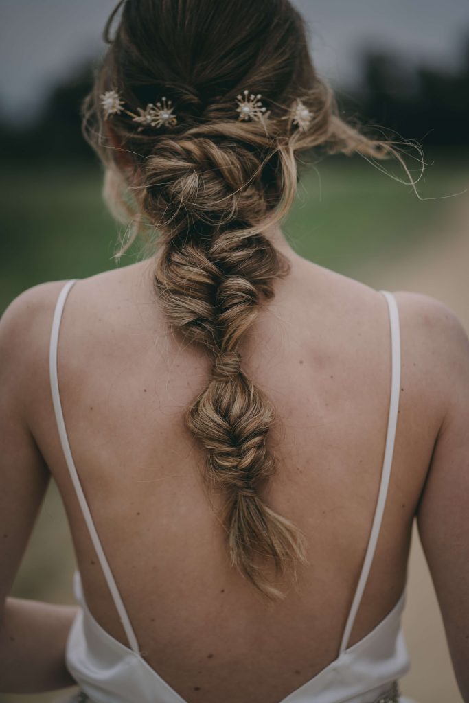 Tocado boda novia trenza estrellas doradas